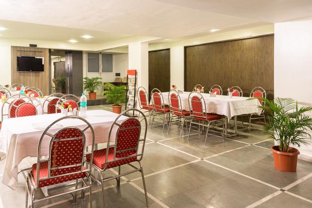 Hotel Treebo Trend Royal Kourt Aurangabad Esterno foto