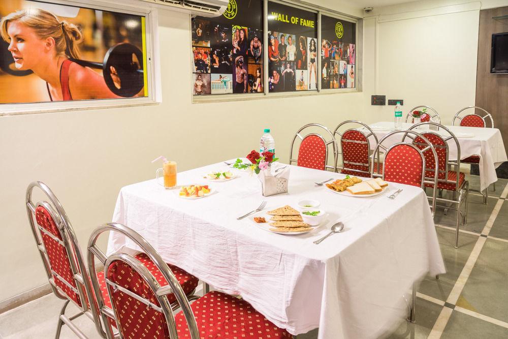 Hotel Treebo Trend Royal Kourt Aurangabad Esterno foto